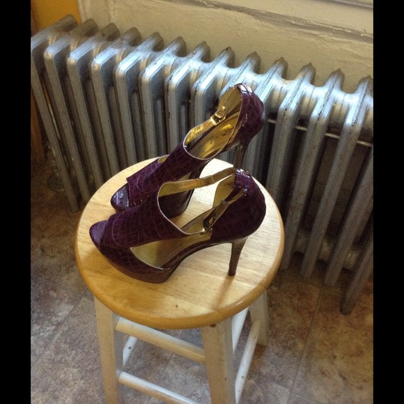 Purple Heels - Picture 1 of 1