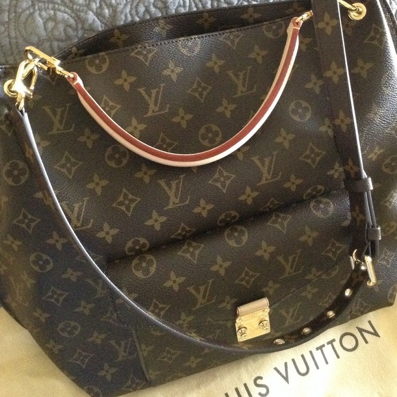 Metis Monogram Louis Vuitton modified longer strap - Picture 3 of 5