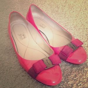 Salvatore Ferragamo bow flats (38 1/2)