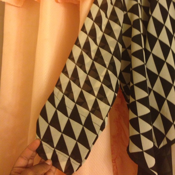 💥SOLD💥Geometric Bed Jacket - Picture 2 of 3