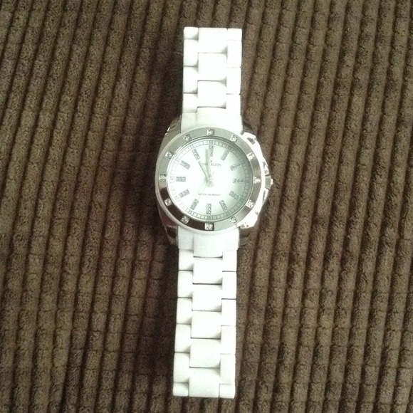 Anne Klein  ✨ TRADED WITH @crispynacho ✨