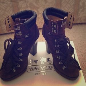 COACH CHESTNUT SUEDE BOOTS👢👢🌟