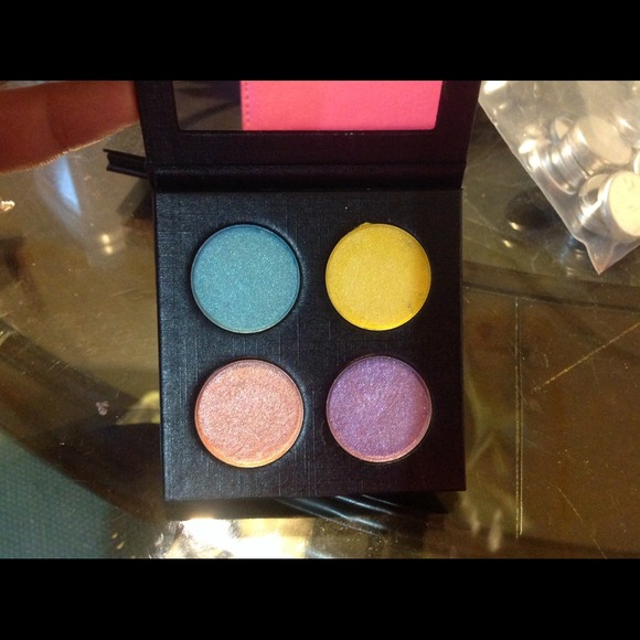 Beautiful bright colored pigments as good as mac