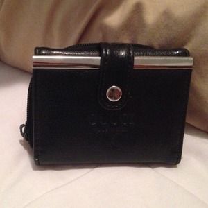 NWOT. Small blck Gucci wallet