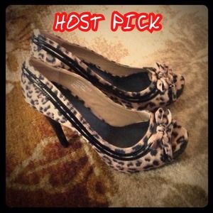 🎉HOST PICK-DOWNTOWN ROMANTIC🎉Cheetah print heels