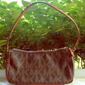 Small authentic Michael Kors purse.