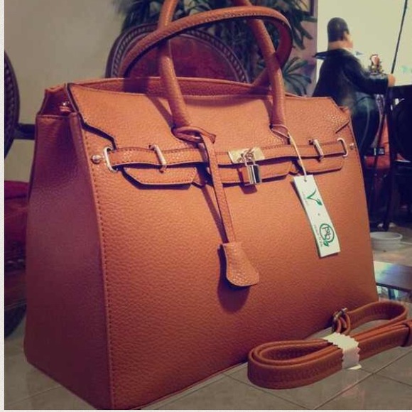 Handbags - 🆕👑Tan Celebrity handbag🆕👑