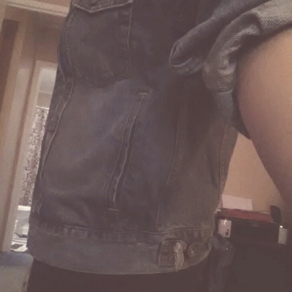 ***SOLD*** Crop Denim jacket!!! - Picture 4 of 4