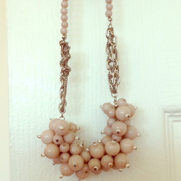 Trendy bead necklace