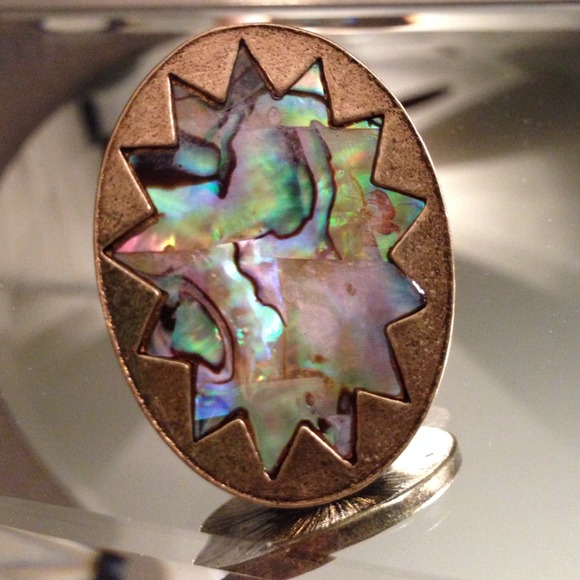 🚨SOLD BUNDLED🚨Abalone Ring - Picture 2 of 4
