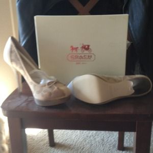 🌺🌺SALE 🌺😍Auth Coach heels