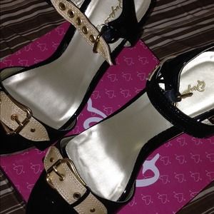 🎀🎀 Cute Wedge Heels 🎀🎀