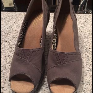 TOMS grey open toe wedges 8 women's