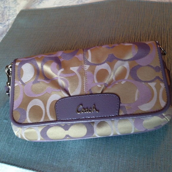 REDUCED!! COACH Optic Signature Wristlet, purple💐