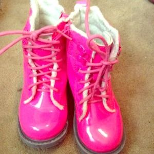 Hot pink toddler rain boots with fluff inside!