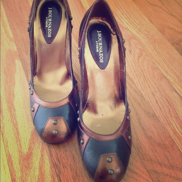 ❤️Just Reduced ❤️ 🔶Cute and Comfy Bronze Heels🔶