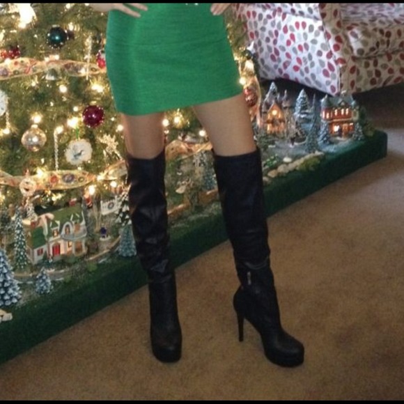 BCBG Black Boots!!! Nearly NEW! Very COMFORTABLE! - Picture 3 of 4