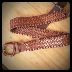 Adorable brown woven belt!