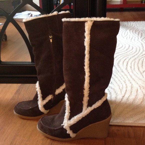 Worn only twice.  Super cute though!