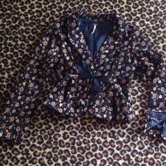 πHOST PICK 10/23π Free People velvet blazer - Picture 4 of 4