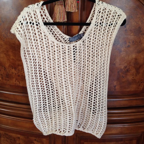 Nwt ivory crochet top with crisscross in back