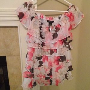Sold in bundle ❤️White/black ruffled shirt