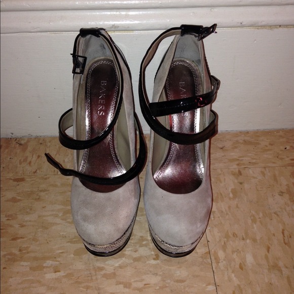 Patten leather and snakeskin heels - Picture 2 of 4