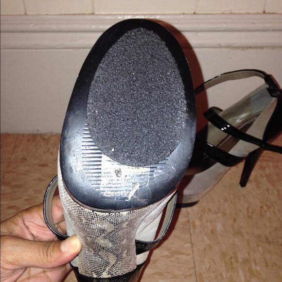 Patten leather and snakeskin heels - Picture 4 of 4