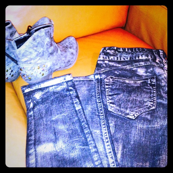 Hot bebe metallic jeans!