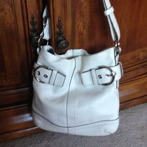 White leather Coach purse! Retail$300! Sell $100