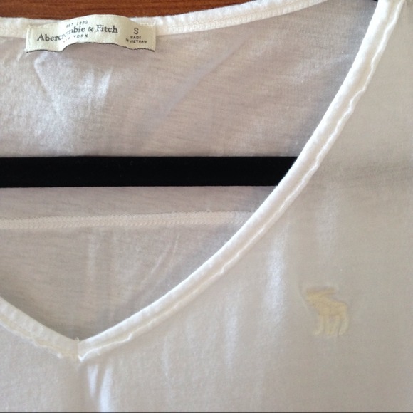 SOLD• NWOT• Abercrombie & Fitch Tee - Picture 2 of 2