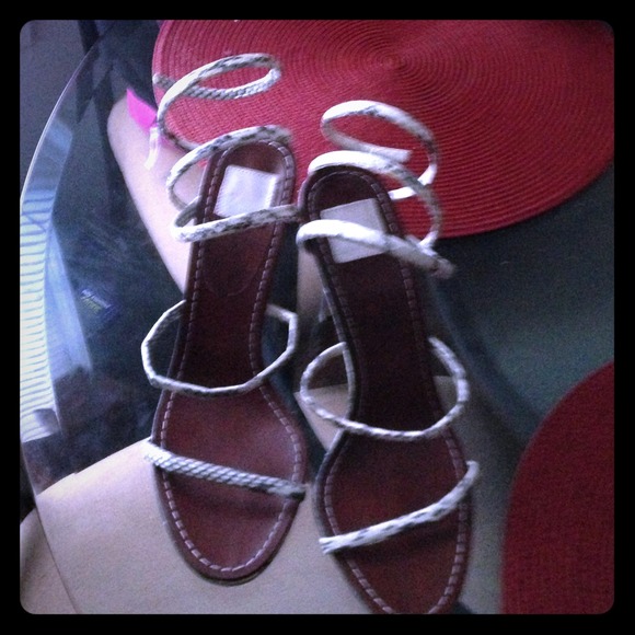 Heel white black