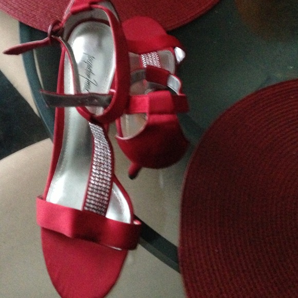 Red heel with sliver