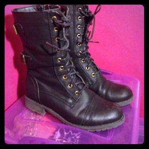 Combat boots
