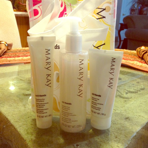 Mary Kay Satin Hands Kit. SALE!!!!!