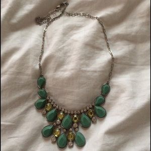 ⚡️FLASH SALE⚡️NWT Lia Sophia statement necklace