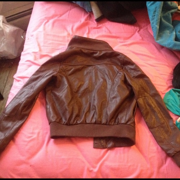 Brown leather jacket - Picture 2 of 3