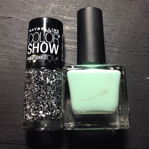 Nail polish duo! Mint green and polka dot top coat