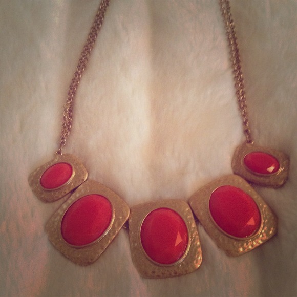 Stylish Coral and Gold Statement Necklace💕