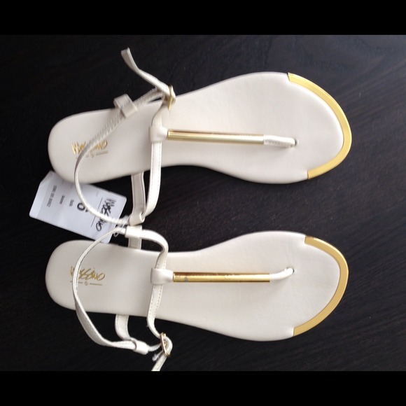 Mossimo Women's Falk Thong Sandal- Ivory/Gold