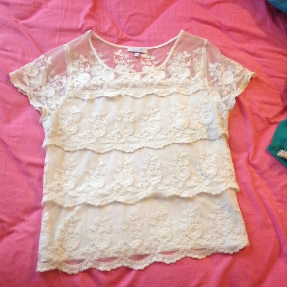 Delia's white lacey top - Picture 1 of 3