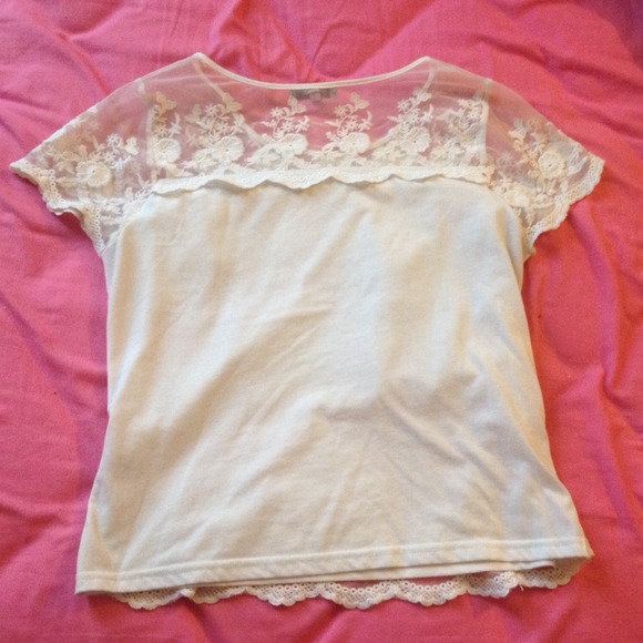 Delia's white lacey top - Picture 2 of 3