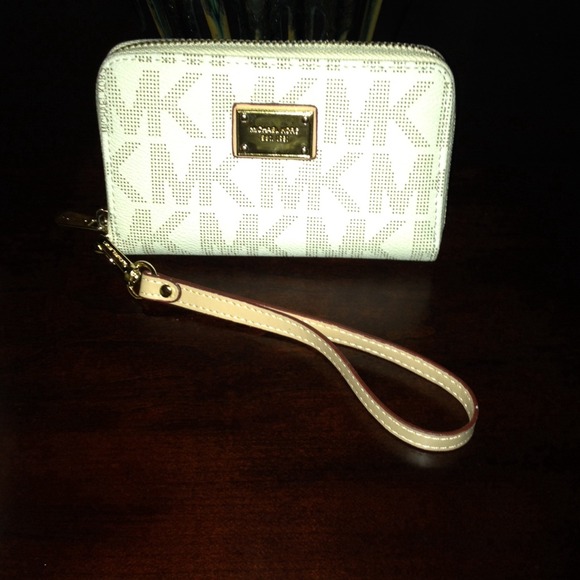 🚫🚫🚫SOLD! Michael Kors Authentic wristlet
