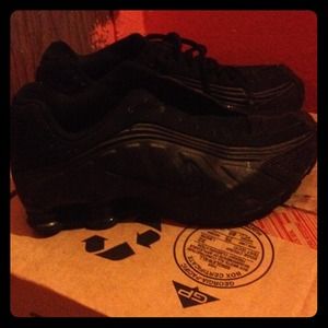 Nike shox (running shoes)