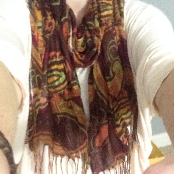 🚫SOLD IN BUNDLE🚫 Brown paisley scarf