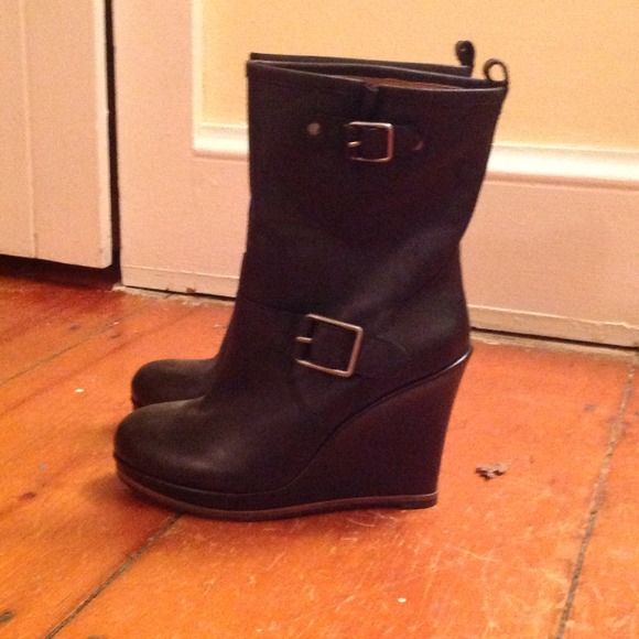 Wedge boots