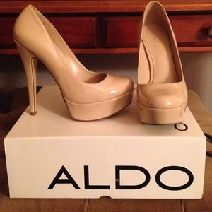 Nude Pumps