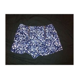 High wasted floral shorts w/ front zippers