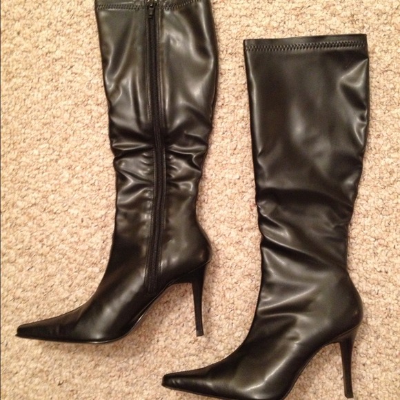 SOLD!!!!!MICHAEL SHANNON BOOTS - BLACK -SIZE 5 1/2