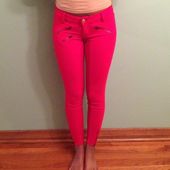 ❌SOLD❌Zippered red denim